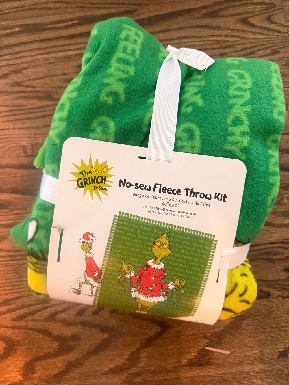 Dr. Seuss The Grinch No-sew Fleece Throw Kit
